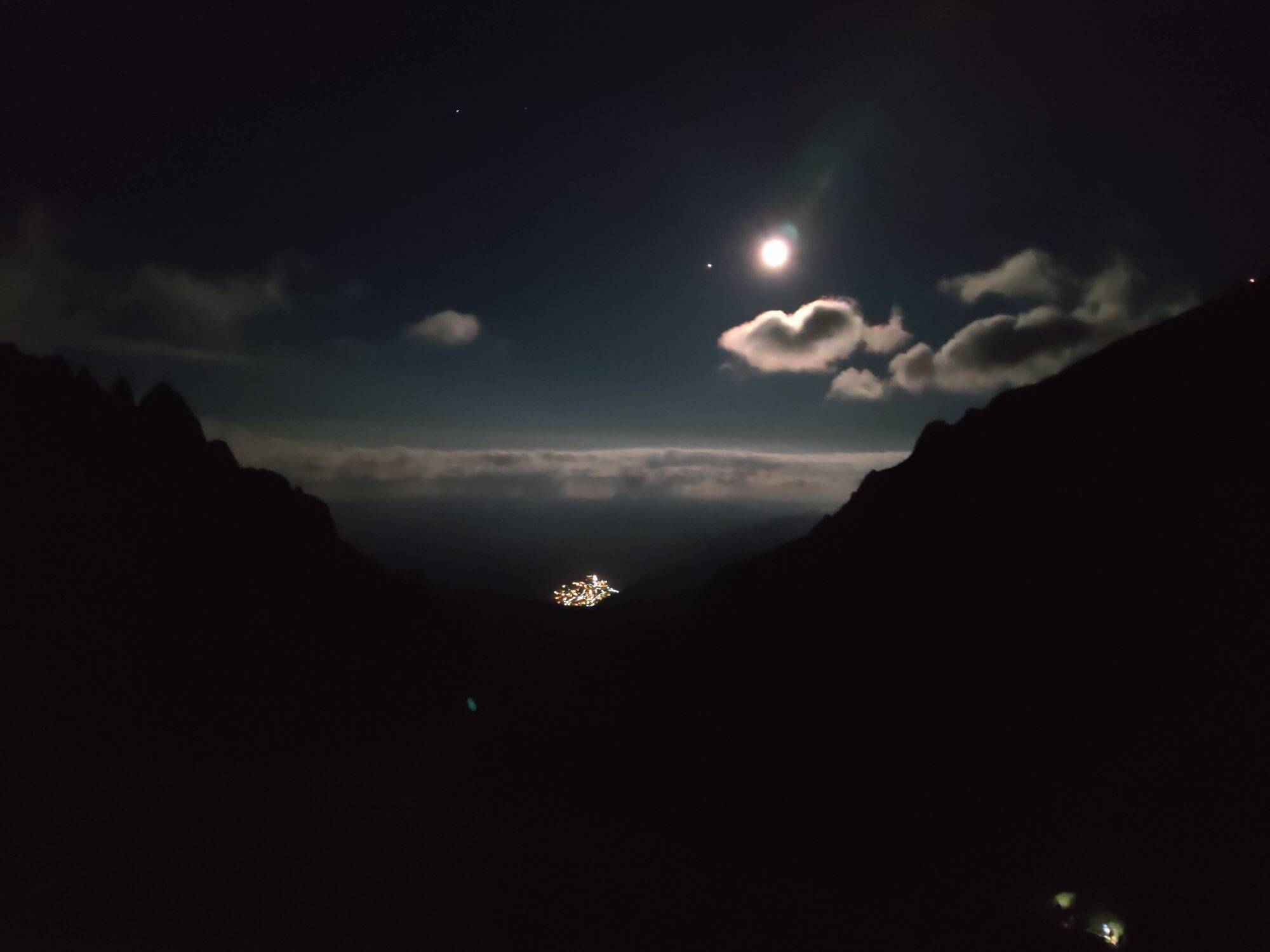 ghost-2a2eb95b32f74ca7.jpg